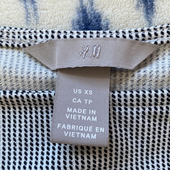 H&M Puff Sleeved Boat Neck Business Casual top - Picture 3 of 4